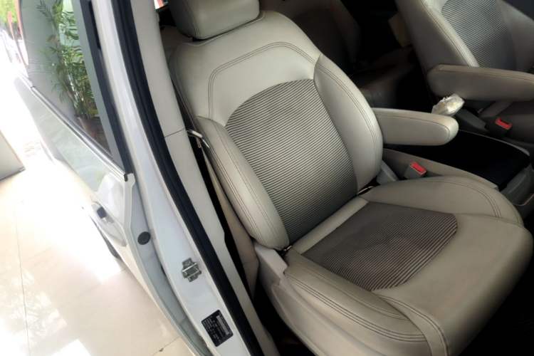 Used SAIC MAXUS G10 2016 2.0T Automatic Luxury Edition Right Front Seat