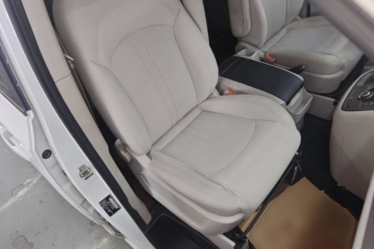 Used SAIC MAXUS G10 2016 2.0T Manual Elite Edition Right Front Seat