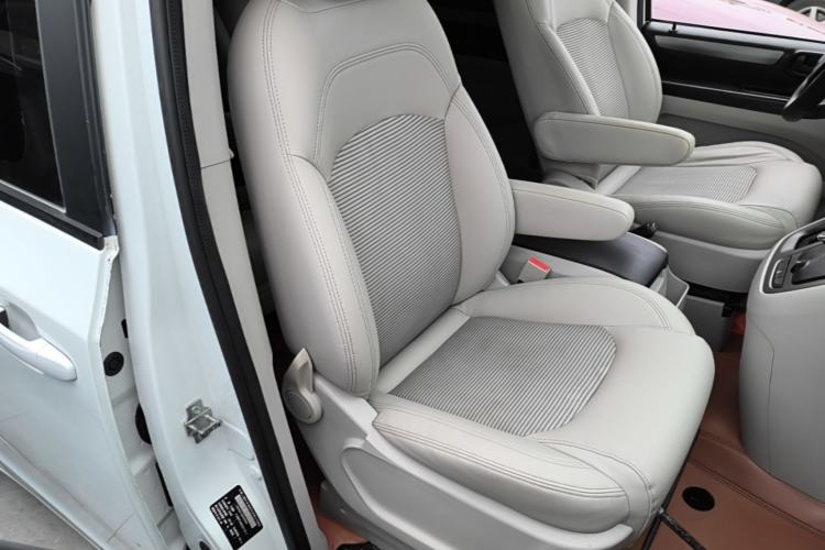 Used SAIC MAXUS G10 2016 1.9T Automatic Luxury Edition Diesel China V Standard Right Front Seat
