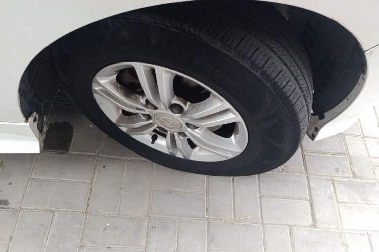 Used SAIC MAXUS G10 2016 2.0T Automatic Luxury Executive Edition Right Front Wheel Hub