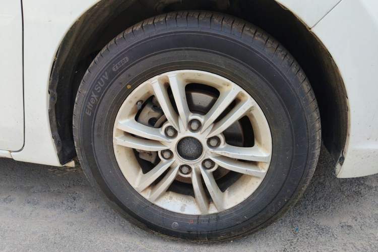 Used SAIC MAXUS G10 2016 2.0T Automatic Luxury Edition Right Front Wheel Hub