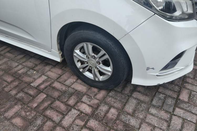 Used SAIC MAXUS G10 2016 2.0T Automatic Elite Edition Right Front Wheel Hub