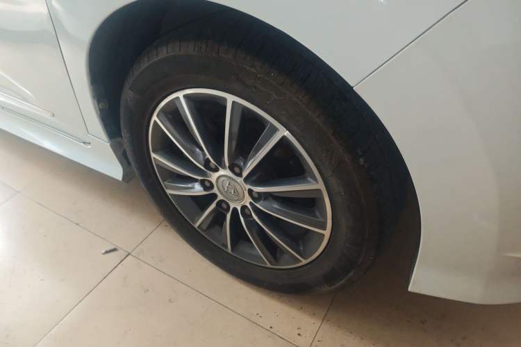 Used SAIC MAXUS G10 2016 2.0T Automatic Luxury Edition Right Front Wheel Hub