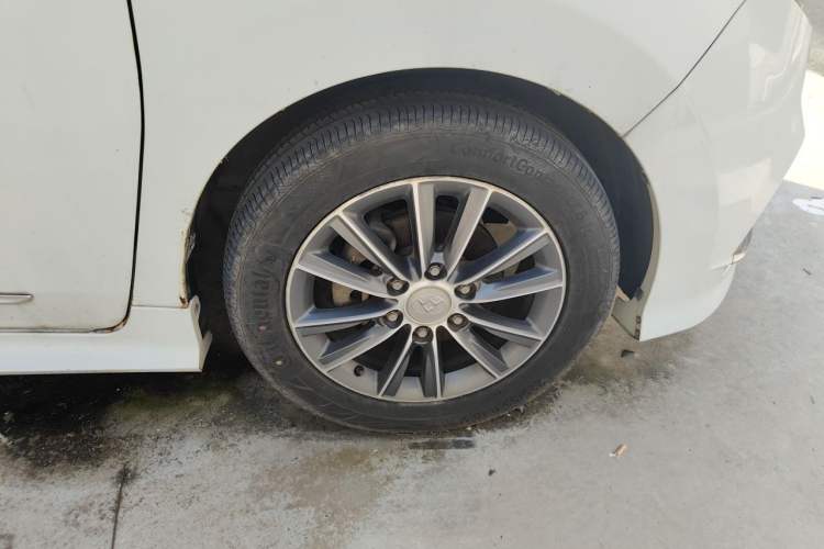Used SAIC MAXUS G10 2016 2.0T Automatic Luxury Executive Edition Right Front Wheel Hub