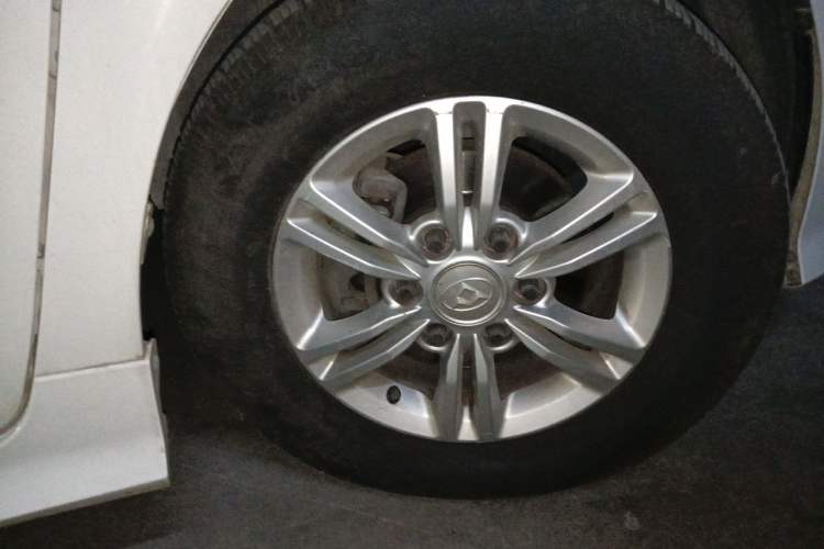 Used SAIC MAXUS G10 2016 2.0T Automatic Executive Edition Right Front Wheel Hub