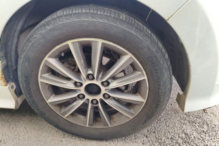 Used SAIC MAXUS G10 2016 2.0T Automatic Flagship Edition Right Front Wheel Hub