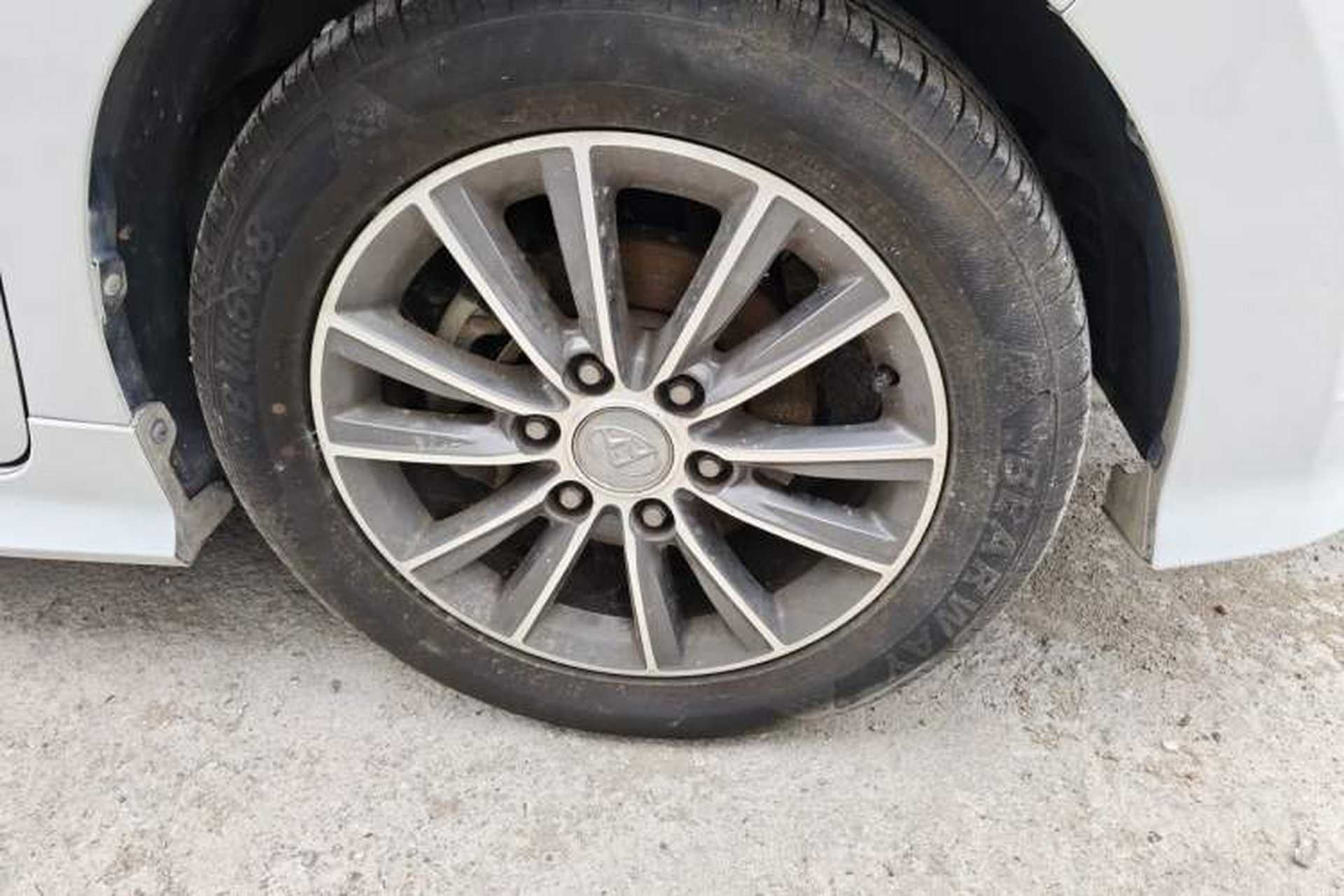 Used SAIC MAXUS G10 2016 2.0T Automatic Luxury Executive Edition Right Front Wheel Hub