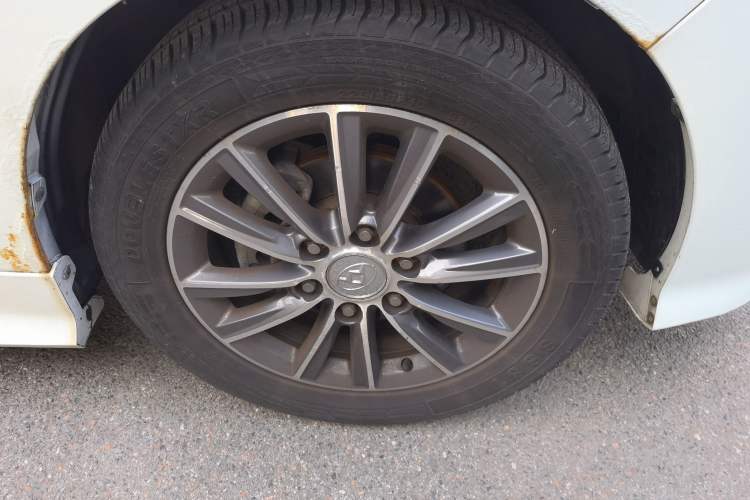 Used SAIC MAXUS G10 2016 2.0T Automatic Luxury Executive Edition Right Front Wheel Hub