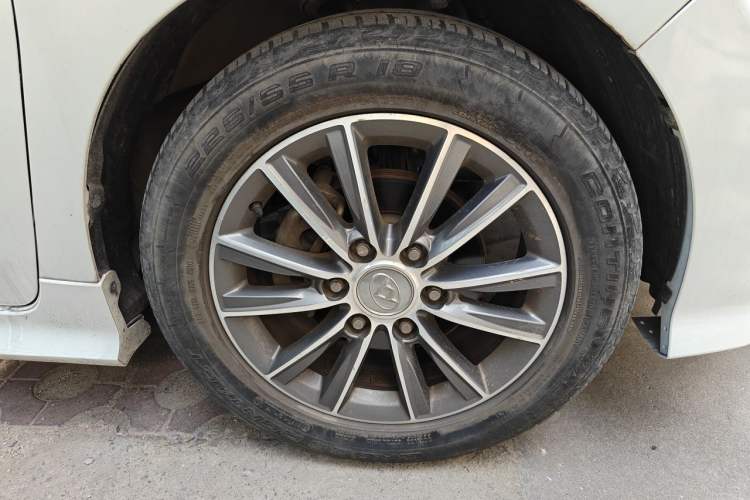 Used SAIC MAXUS G10 2016 2.0T Automatic Luxury Executive Edition Right Front Wheel Hub