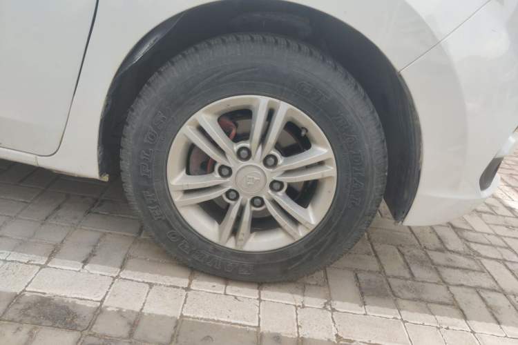 Used SAIC MAXUS G10 2016 2.4L Manual Elite Edition Right Front Wheel Hub