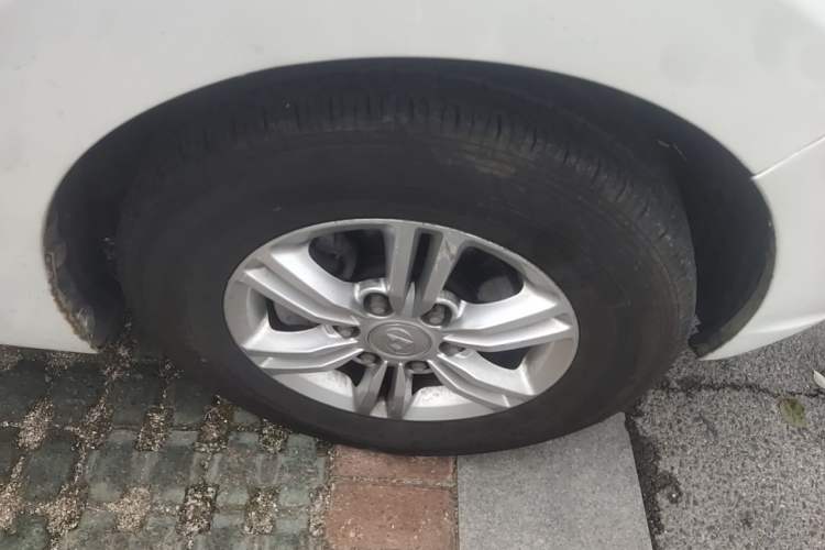 Used SAIC MAXUS G10 2016 2.0T Automatic Elite Edition Right Front Wheel Hub