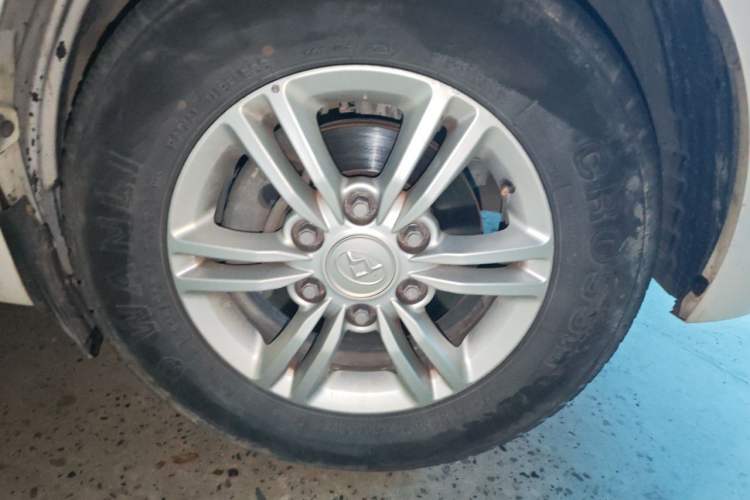 Used SAIC MAXUS G10 2016 2.0T Automatic Luxury Edition Right Front Wheel Hub