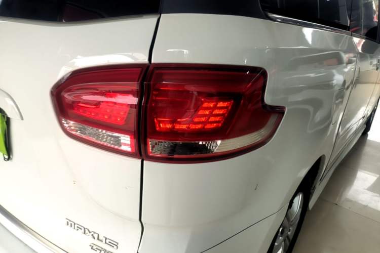 Used SAIC MAXUS G10 2016 2.0T Automatic Luxury Edition Right Rear Taillight