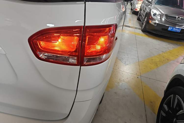 Used SAIC MAXUS G10 2016 2.0T Automatic Elite Edition Right Rear Taillight