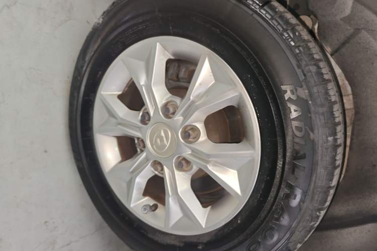 Used SAIC MAXUS G10 2016 2.0T Manual Elite Edition Right Rear Wheel Hub