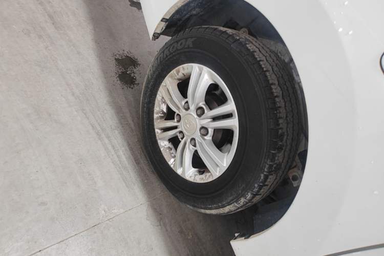 Used SAIC MAXUS G10 2016 2.0T Automatic Elite Edition Right Rear Wheel Hub