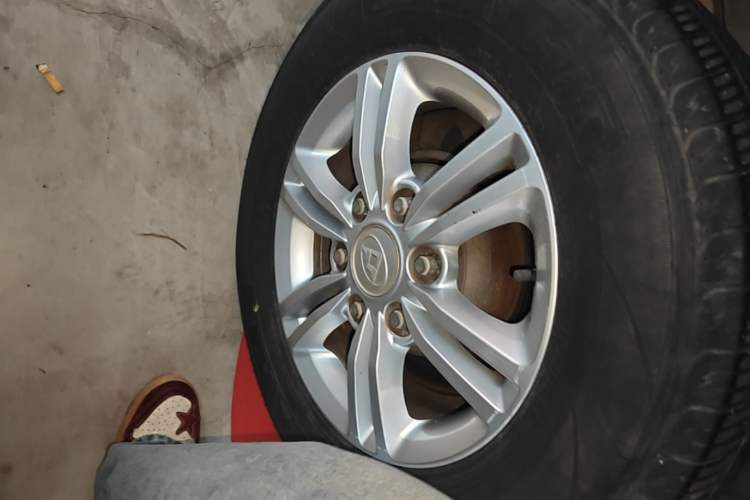 Used SAIC MAXUS G10 2016 2.0T Automatic Elite Edition Right Rear Wheel Hub