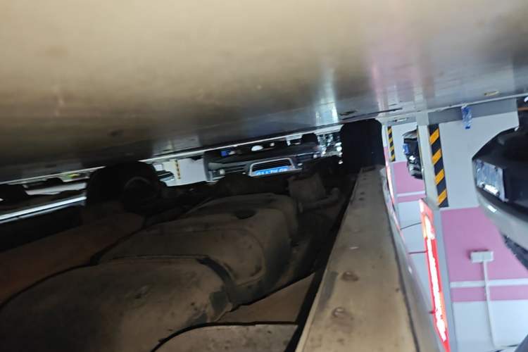Used SAIC MAXUS G10 2016 2.0T Automatic Elite Edition Right Side Sill