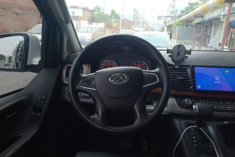 Used SAIC MAXUS G10 2016 2.0T Automatic Luxury Executive Edition Steering Wheel