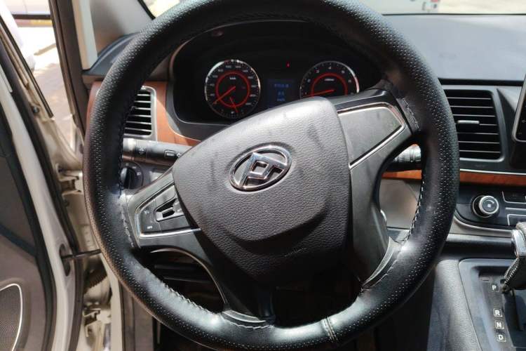 Used SAIC MAXUS G10 2016 2.0T Automatic Luxury Edition Steering Wheel