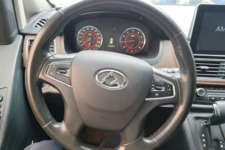 Used SAIC MAXUS G10 2016 2.0T Automatic Luxury Executive Edition Steering Wheel