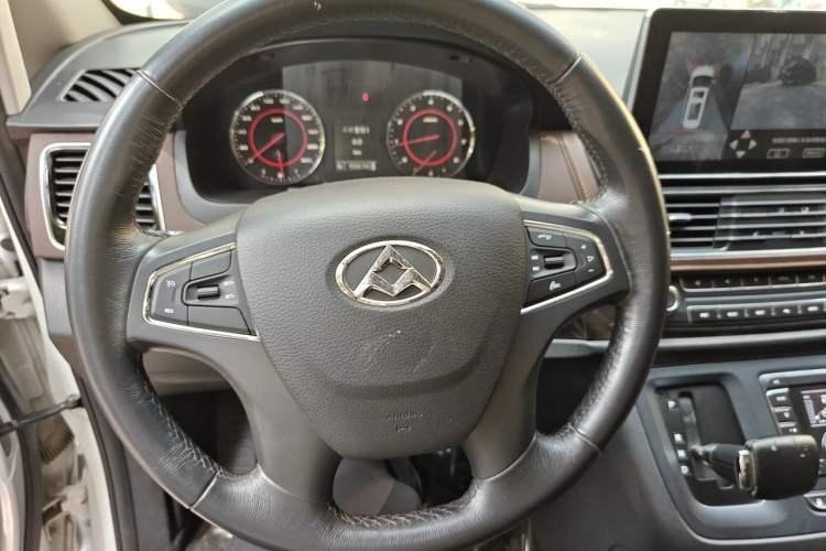 Used SAIC MAXUS G10 2016 2.0T Automatic Luxury Executive Edition Steering Wheel