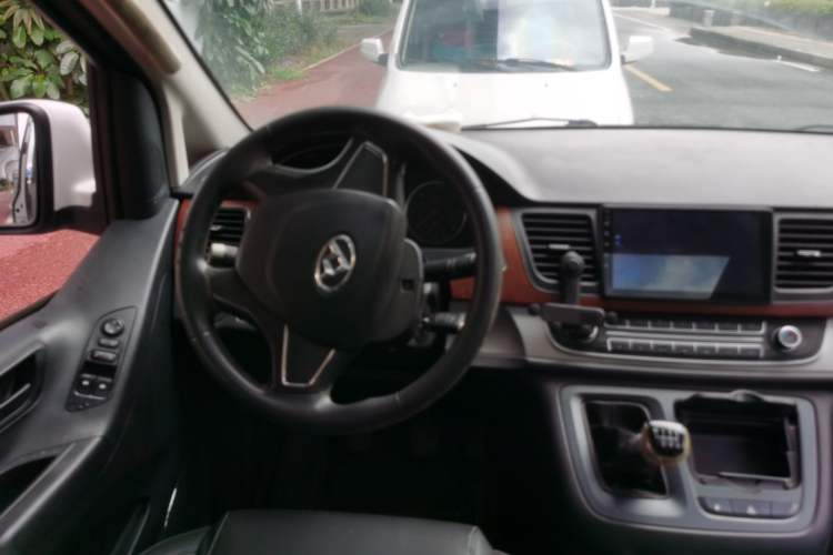 Used SAIC MAXUS G10 2016 1.9T Manual Elite Edition Diesel China V Standard Steering Wheel