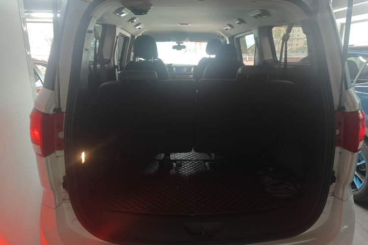 Used SAIC MAXUS G10 2016 2.0T Automatic Elite Edition Trunk