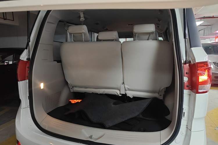 Used SAIC MAXUS G10 2016 2.0T Automatic Elite Edition Trunk
