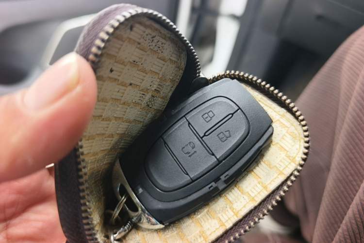 Used SAIC MAXUS G10 2016 2.0T Automatic Luxury Executive Edition Vehicle Key