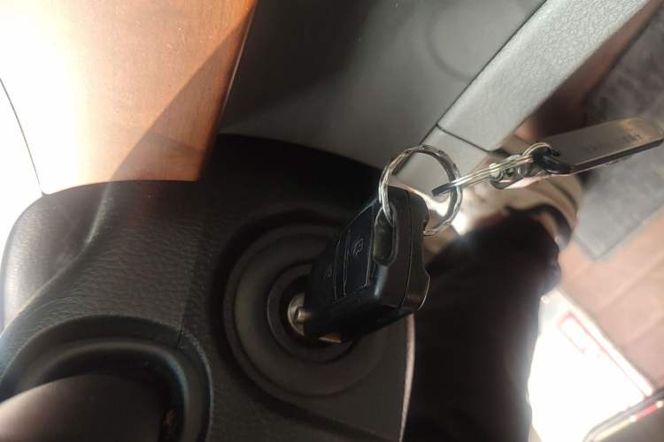 Used SAIC MAXUS G10 2016 2.4L Manual Elite Edition Vehicle Key