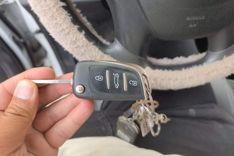 Used SAIC MAXUS G10 2016 2.0T Automatic Elite Edition Vehicle Key