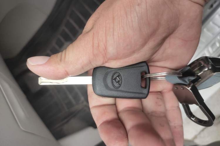 Used SAIC MAXUS G10 2016 1.9T Automatic Luxury Edition Diesel China V Standard Vehicle Key