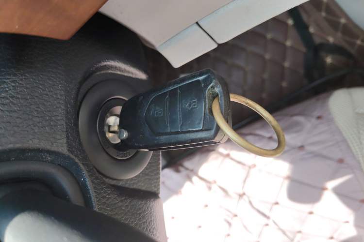 Used SAIC MAXUS G10 2016 2.4L Manual Elite Edition Vehicle Key
