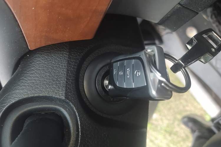 Used SAIC MAXUS G10 2016 2.0T Automatic Elite Edition Vehicle Key