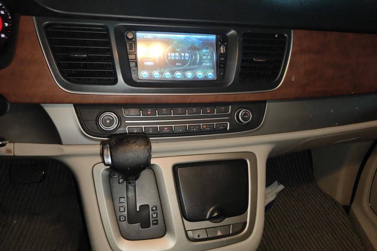 Used SAIC MAXUS G10 2016 2.0T Automatic Elite Edition Audio And AC Panel
