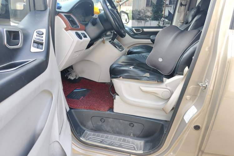 Used SAIC MAXUS G10 2016 2.0T Automatic Elite Edition Driver Seat