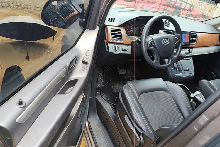 Used SAIC MAXUS G10 2016 2.0T Automatic Elite Edition Driver Seat