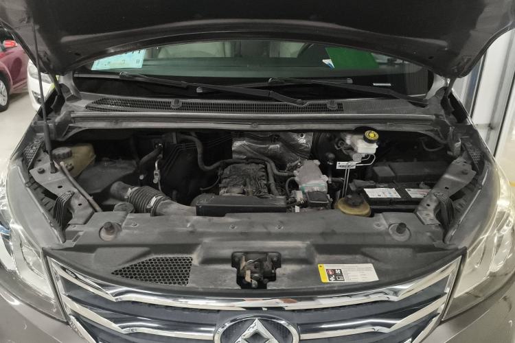 Used SAIC MAXUS G10 2016 2.4L Manual Elite Edition Engine Bay