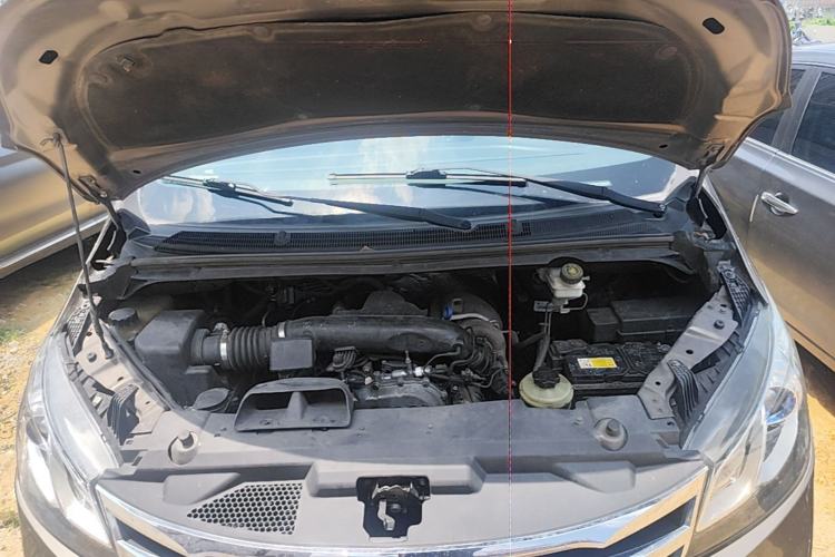 Used SAIC MAXUS G10 2016 2.0T Automatic Elite Edition Engine Bay