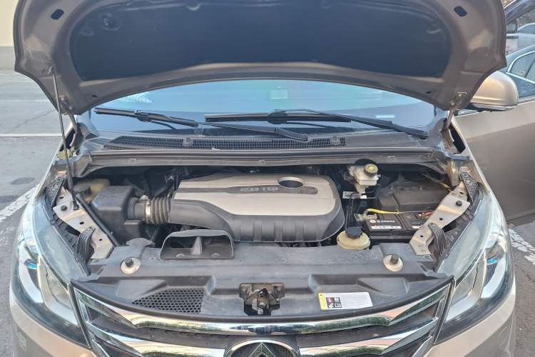 Used SAIC MAXUS G10 2016 2.0T Automatic Luxury Executive Edition Engine Bay