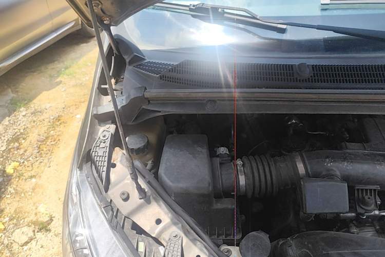 Used SAIC MAXUS G10 2016 2.0T Automatic Elite Edition Engine Bay Right