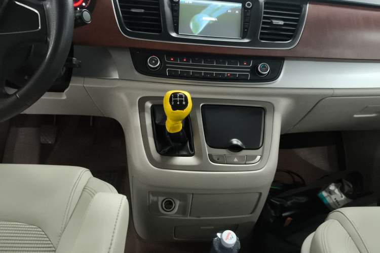 Used SAIC MAXUS G10 2016 2.4L Manual Elite Edition Gear Lever