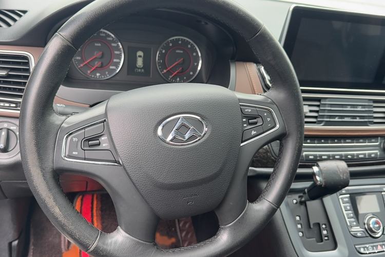 Used SAIC MAXUS G10 2016 2.0T Automatic Luxury Executive Edition Interior 1