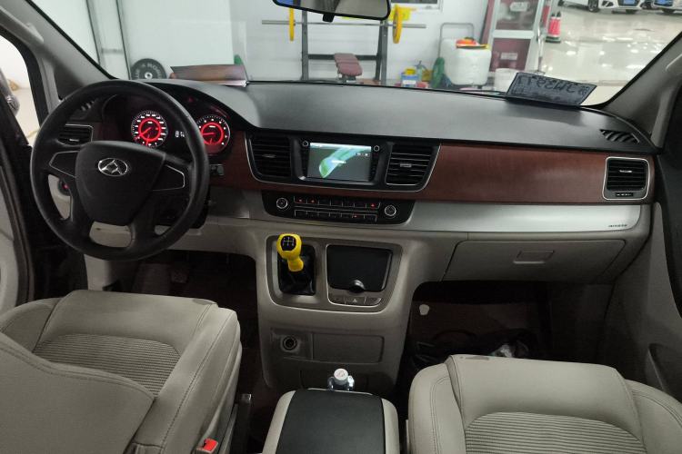 Used SAIC MAXUS G10 2016 2.4L Manual Elite Edition Interior 2