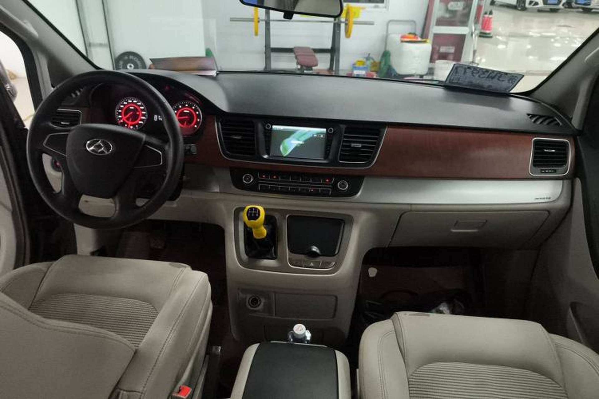Used SAIC MAXUS G10 2016 2.4L Manual Elite Edition Interior 2