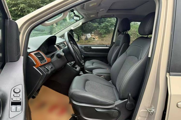 Used SAIC MAXUS G10 2016 2.4L Manual Elite Edition Interior 2