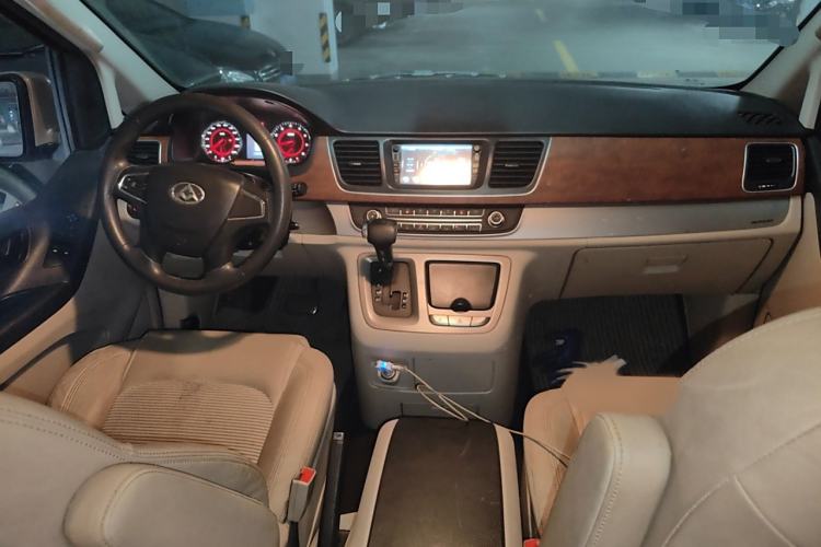 Used SAIC MAXUS G10 2016 2.0T Automatic Elite Edition Interior 2