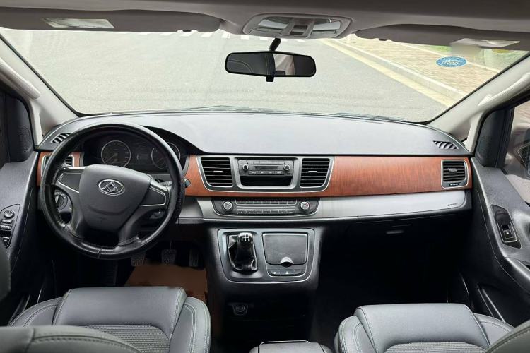 Used SAIC MAXUS G10 2016 2.4L Manual Elite Edition Interior 3
