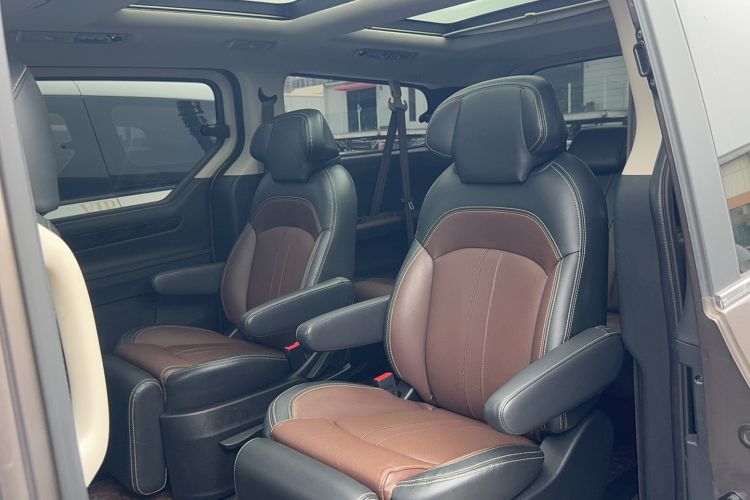 Used SAIC MAXUS G10 2016 2.0T Automatic Luxury Executive Edition Interior 3